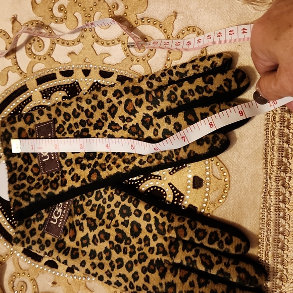 NEW UGG GLOVES - Picture 5 of 6